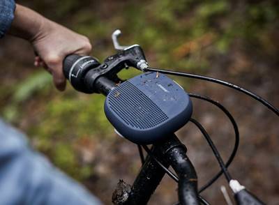 Bose SoundLink Micro gắn trên xe đạp